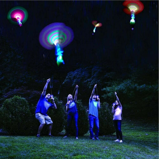 ✨Hračka – létající helikoptéra s LED diodami🛸 | Letová výška 36 m, pomalé přistání, parádní noční osvětlení pro zábavu dětí🎈