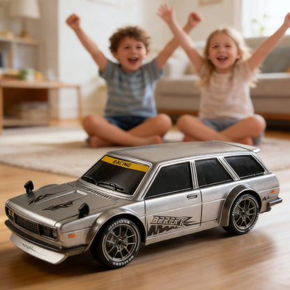 RC driftové auto v měřítku 1:24 s LED osvětlením