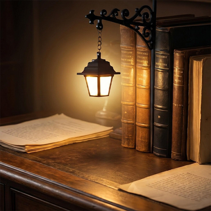 📚 Miniaturní retro lampička – podložka pod knihy ve tvaru pouliční lampy – dekorativní a s teplým světlem ✨