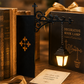 📚 Miniaturní retro lampička – podložka pod knihy ve tvaru pouliční lampy – dekorativní a s teplým světlem ✨