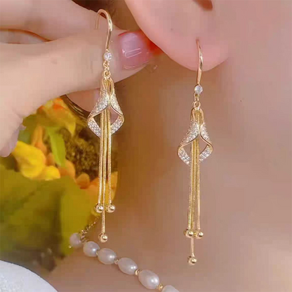 ✨ Elegantní geometrické náušnice s třásněmi – ve tvaru kosočtverce, zdobené kamínky a zlatými prvky💎