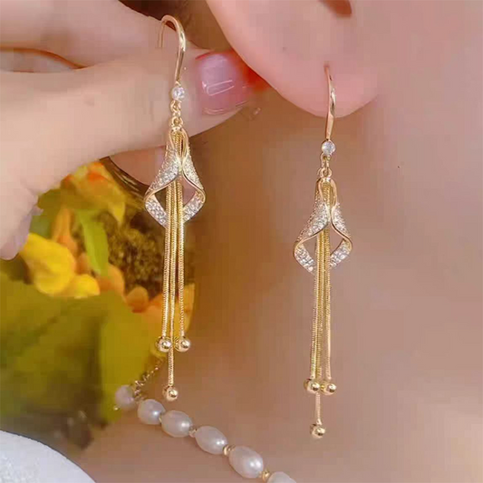✨ Elegantní geometrické náušnice s třásněmi – ve tvaru kosočtverce, zdobené kamínky a zlatými prvky💎