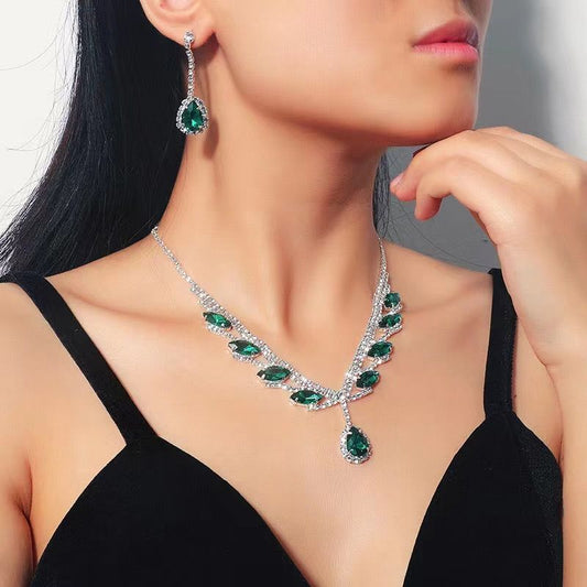 Špičková elegantní sada náhrdelníku a náušnic